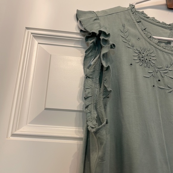 Lauren Conrad blouse - Picture 2 of 9